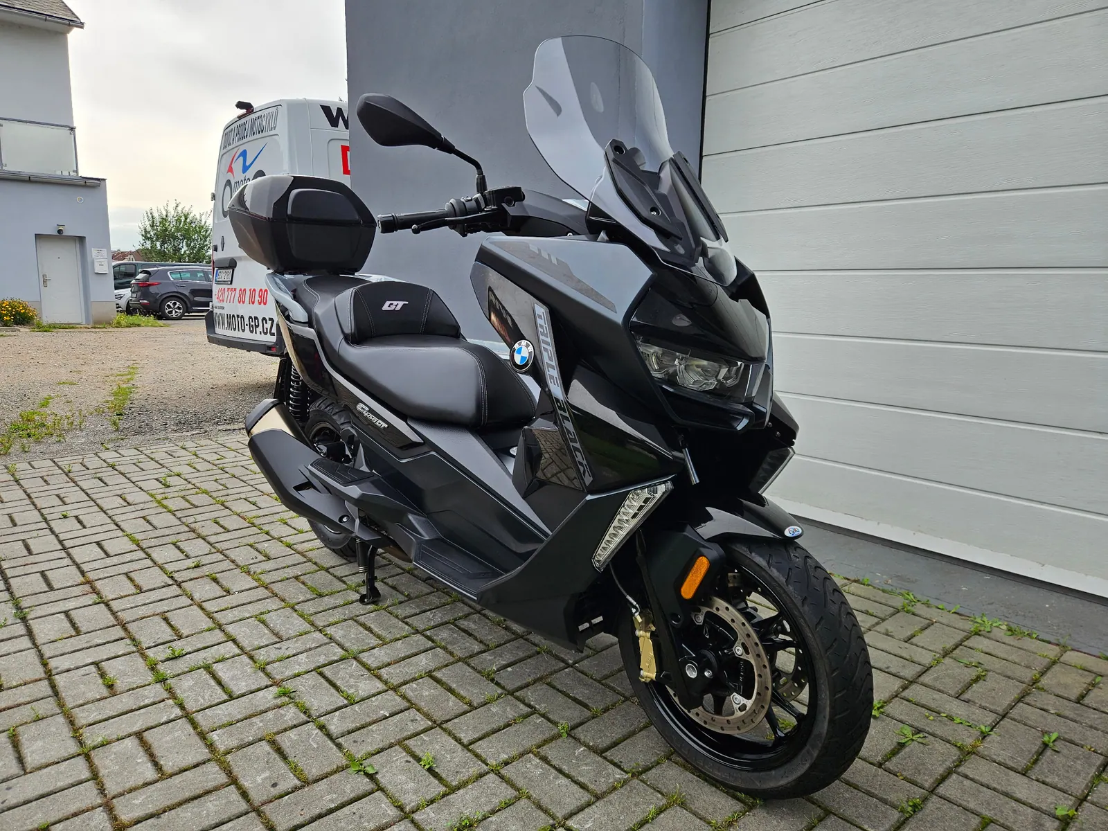 BMW C 400 GT Triple Black ABS, fotka 1 z 14