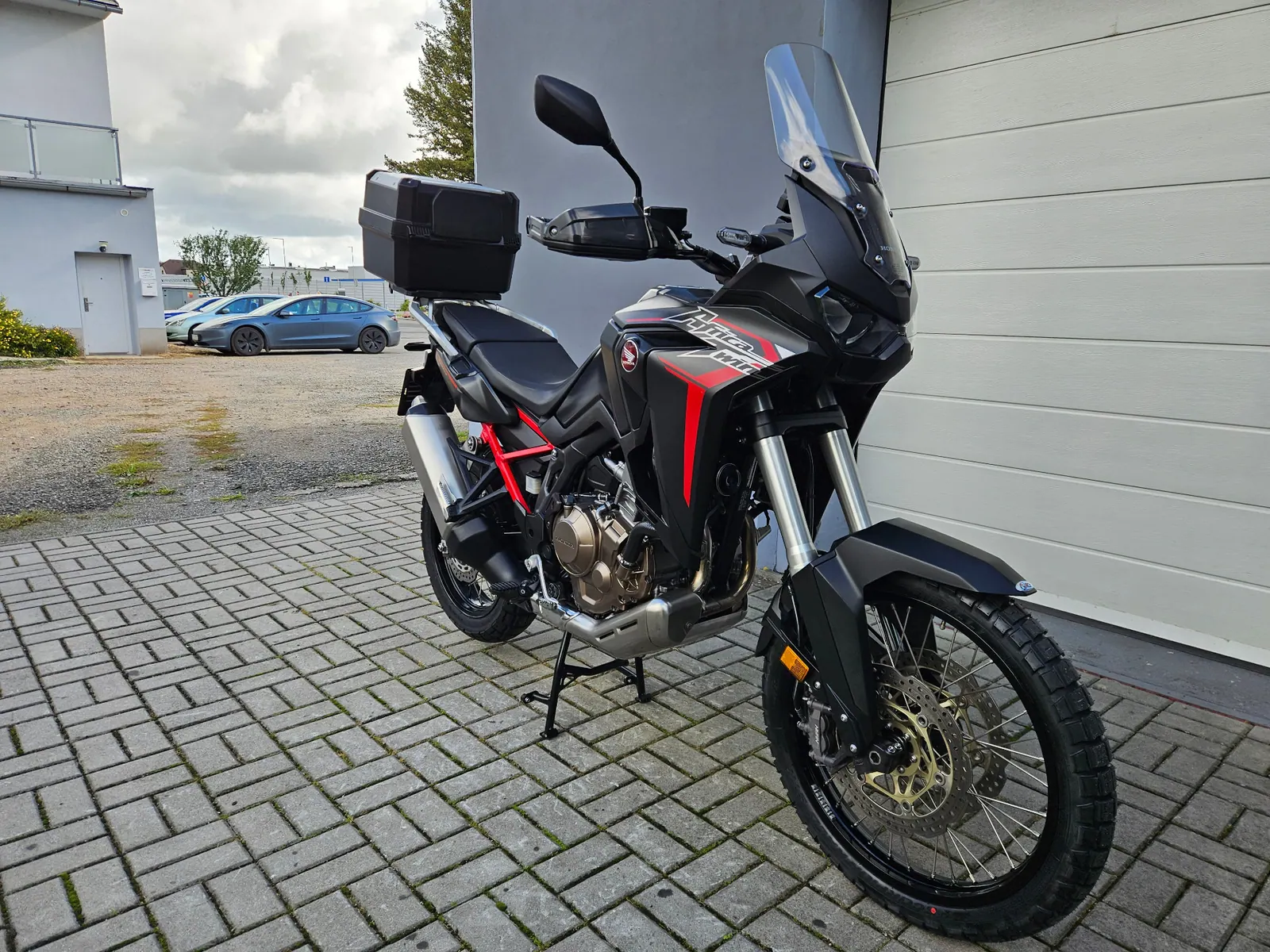 Honda Africa Twin 1100 ABS Manual, fotka 1 z 13