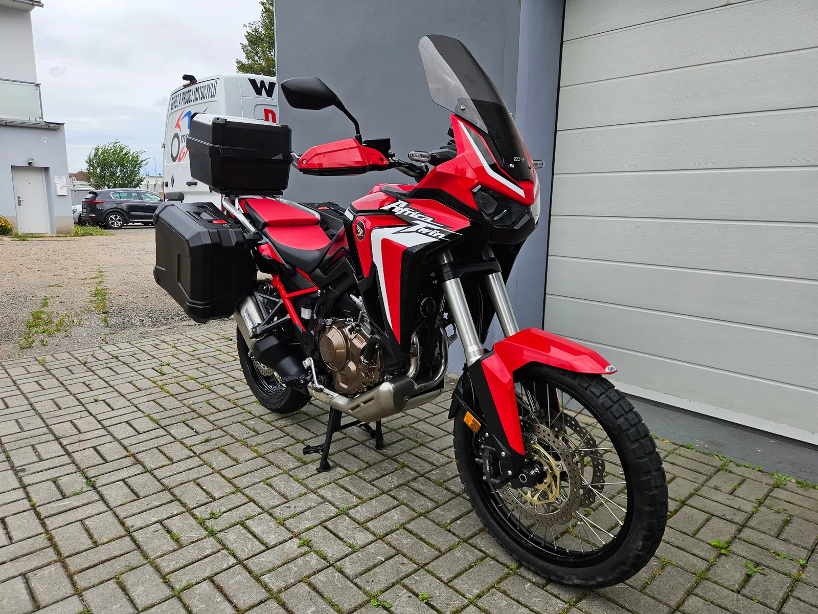 Honda Africa Twin 1100 ABS Manual, fotka 1 z 13